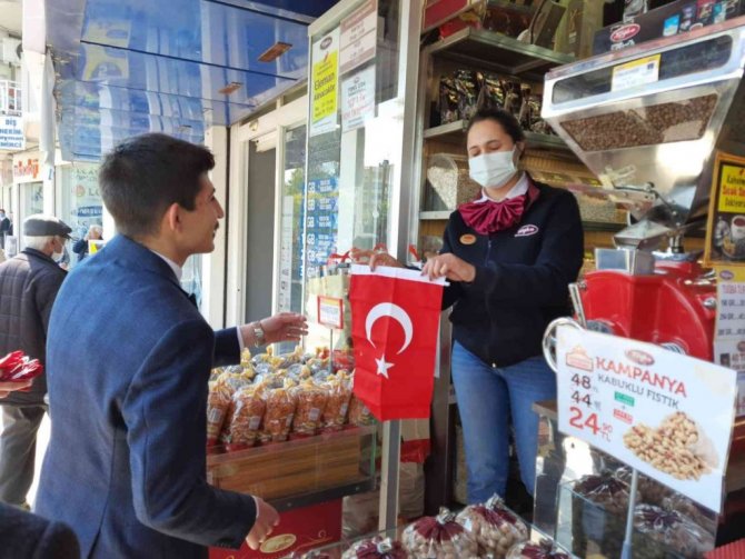Aydın Ülkü Ocakları 18 Mart’ta bin adet Türk Bayrağı dağıttı