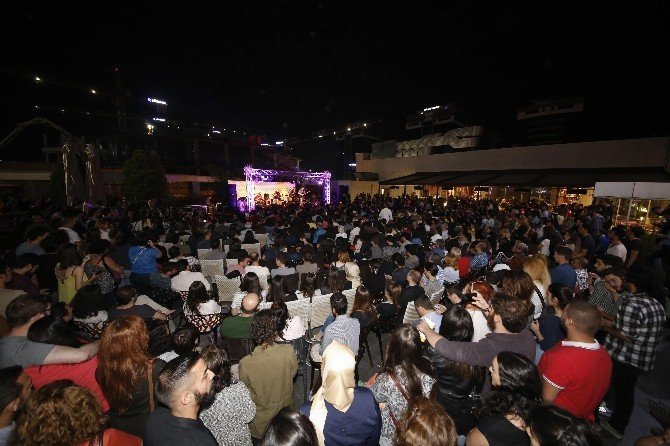 Ayışığında Parladılar