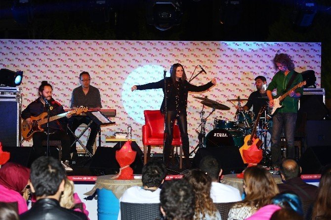 Ayışığında Parladılar