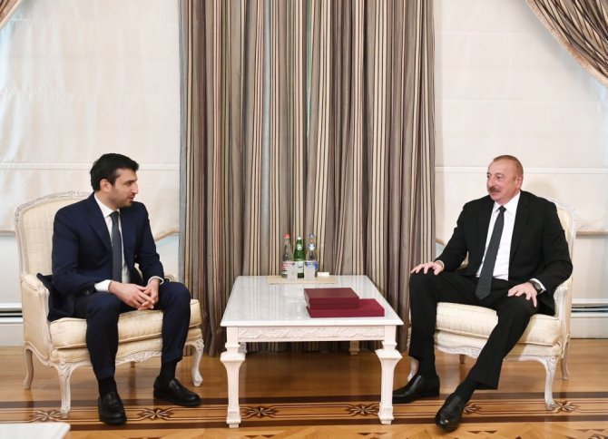 Azerbaycan Cumhurbaşkanı Aliyev’den Selçuk Bayraktar’a madalya