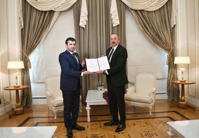 Azerbaycan Cumhurbaşkanı Aliyev’den Selçuk Bayraktar’a madalya