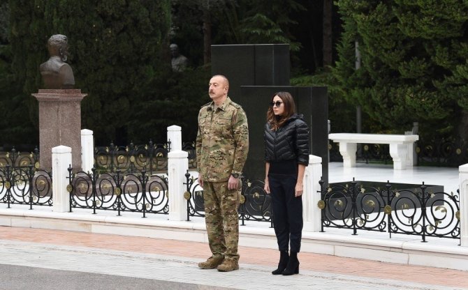 Azerbaycan Cumhurbaşkanı İlham Aliyev’den zafer pozu