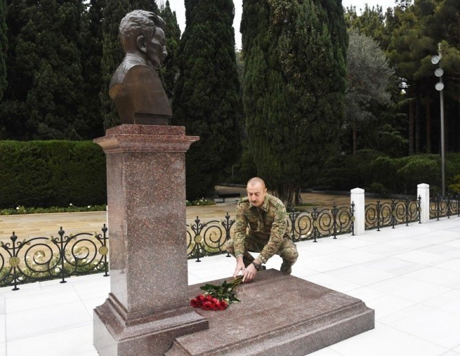 Azerbaycan Cumhurbaşkanı İlham Aliyev’den zafer pozu