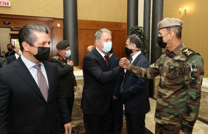 Bakan Akar, IKBY Başbakanı Barzani ile görüştü