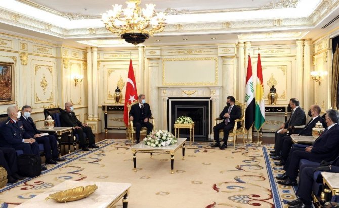 Bakan Akar, IKBY Başbakanı Barzani ile görüştü