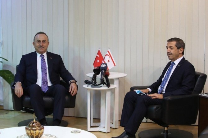 Bakan Çavuşoğlu: “Kıbrıs Türkü’nün haklarını birlikte görüşeceğiz, birlikte karar alacağız ve birlikte savunacağız”
