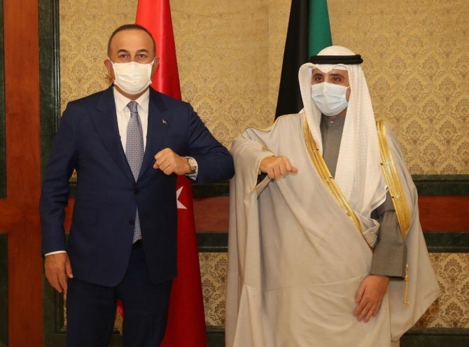 Bakan Çavuşoğlu Kuveytli mevkidaşı Ahmed Nasır es-Sabah ile görüştü