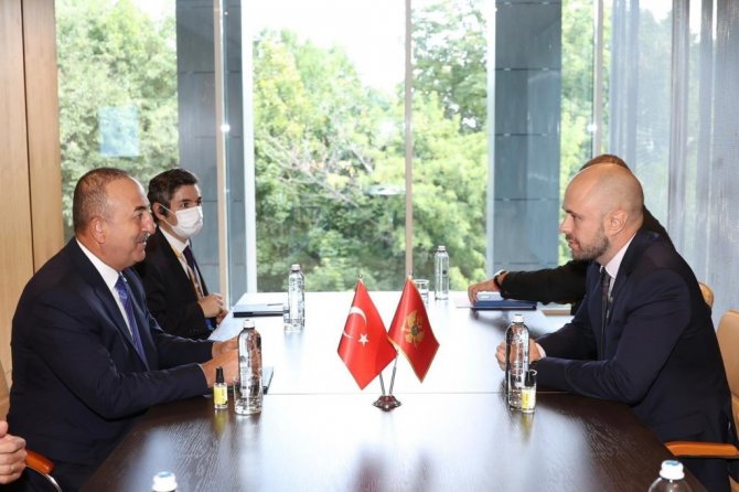 Bakan Çavuşoğlu, Ukrayna’da zirve öncesi aile fotoğrafı çekimine katıldı