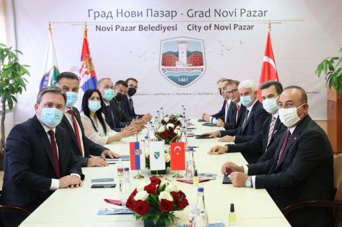 Bakan Çavuşoğlu, Yeni Pazar Belediye Başkanı Bişevac ile görüştü