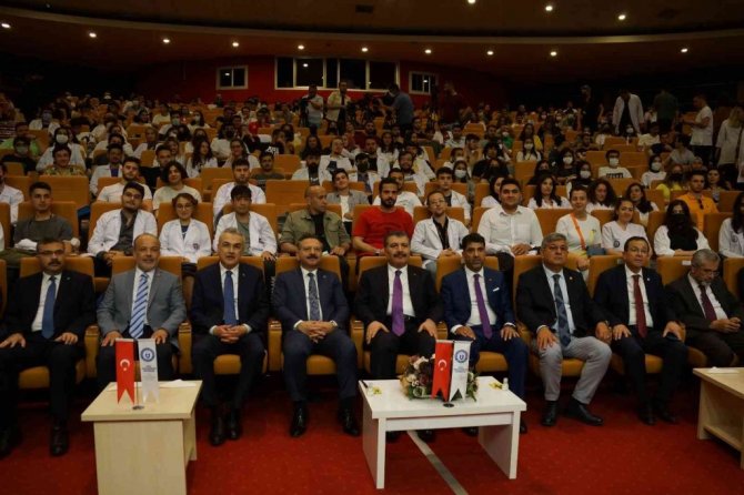 Bakan Koca: “Sağlık çalışanını yaralama, ağır suç sayılacak”