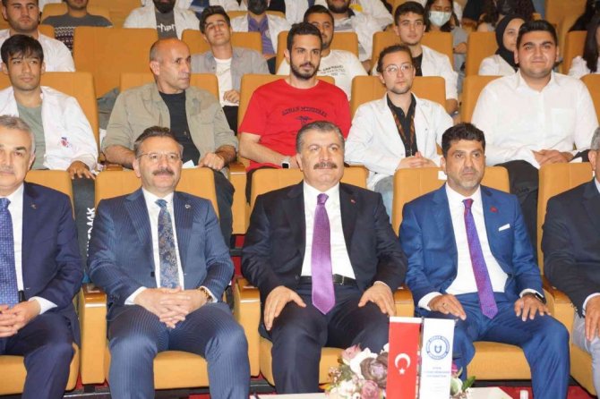 Bakan Koca: “Sağlık çalışanını yaralama, ağır suç sayılacak”