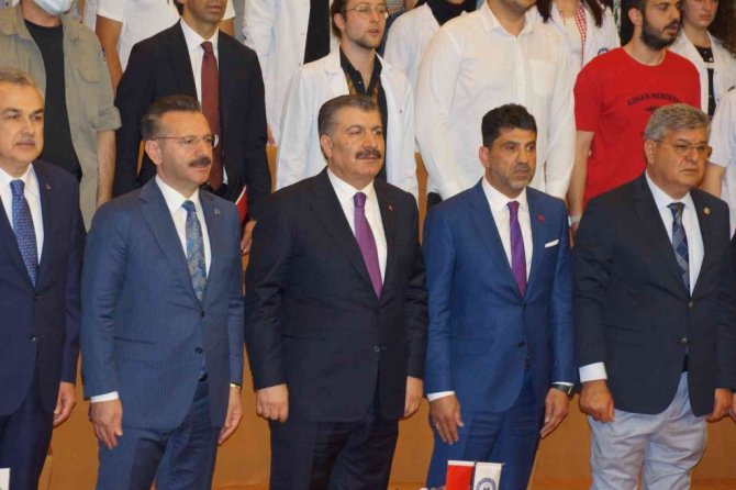 Bakan Koca: “Sağlık çalışanını yaralama, ağır suç sayılacak”