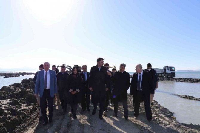 Bakan Kurum: “Amacımız, Van Gölü’nü ‘Özel Çevre Koruma Bölgesi’ ilan etmek”