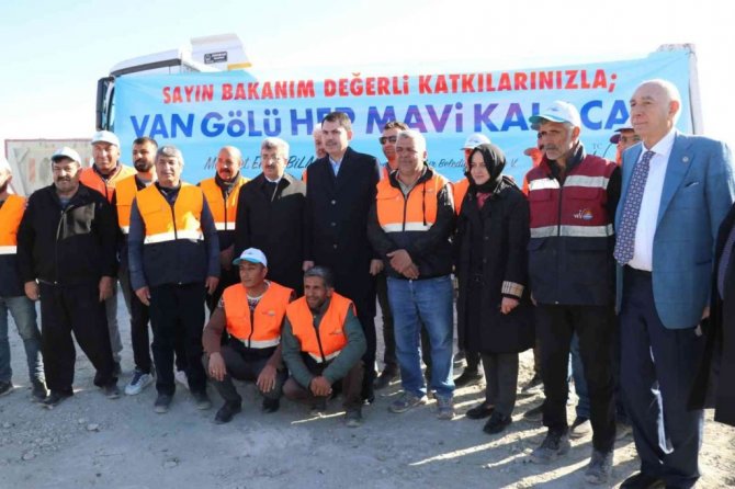 Bakan Kurum: “Amacımız, Van Gölü’nü ‘Özel Çevre Koruma Bölgesi’ ilan etmek”