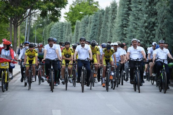 Bakan Kurum bisiklet etkinliğine katıldı