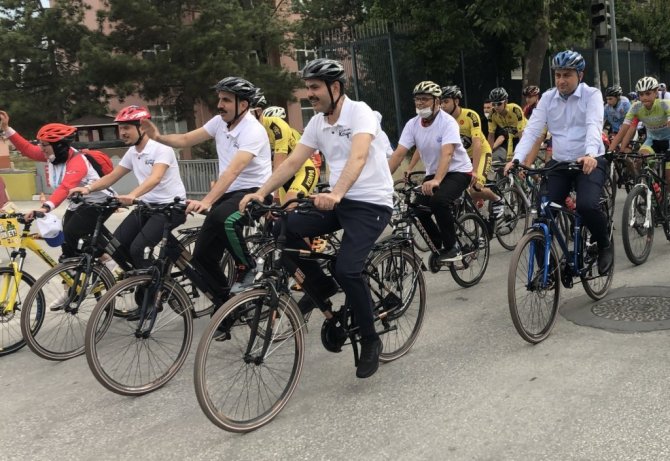 Bakan Kurum bisiklet etkinliğine katıldı