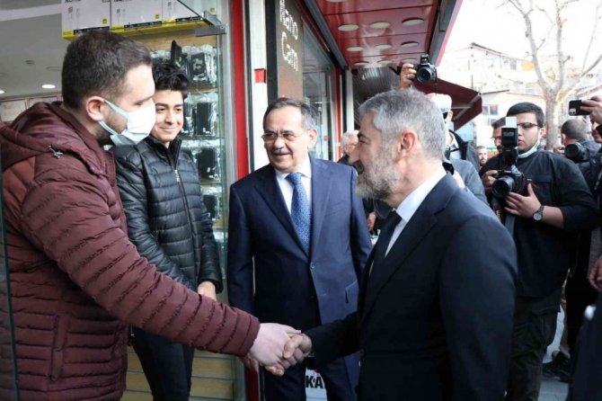 Bakan Nebati, esnaflara bol kazanç dileyip sıkıntılarını dinledi