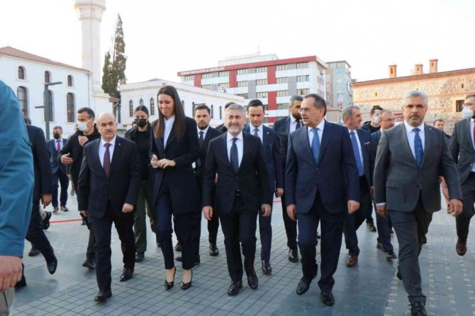 Bakan Nebati, esnaflara bol kazanç dileyip sıkıntılarını dinledi