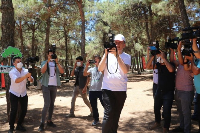 Bakan Selçuk çocuklarla oyunlar oynadı