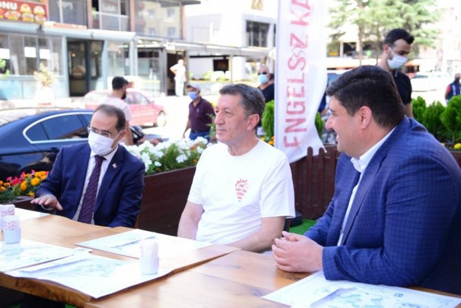 Bakan Selçuk’tan Kahramankazan Engelsiz Kafe’ye ziyaret