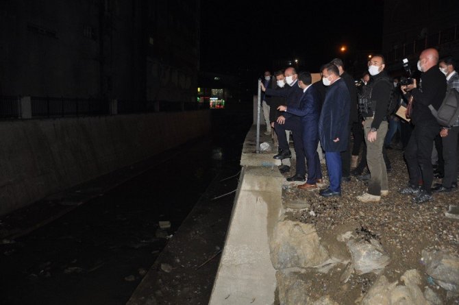 Bakan Soylu Yüksekova’da devam eden çalışmaları yerinde inceledi