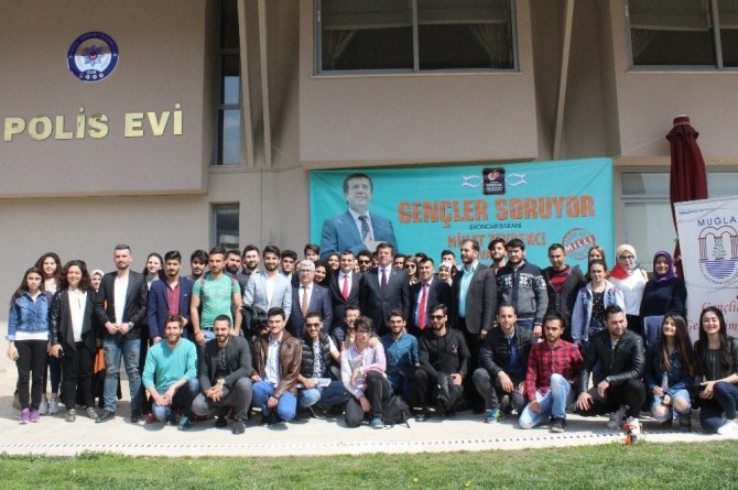 Bakan Zeybekci, gençlerin sorularını yanıtladı