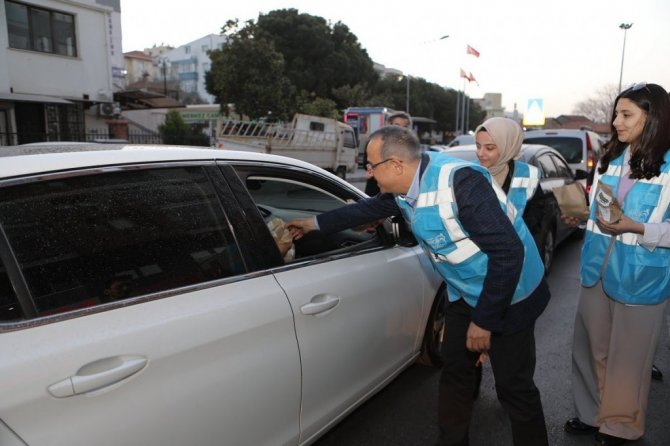 Başkan Sürekli, öğrencilerle sahur yaptı
