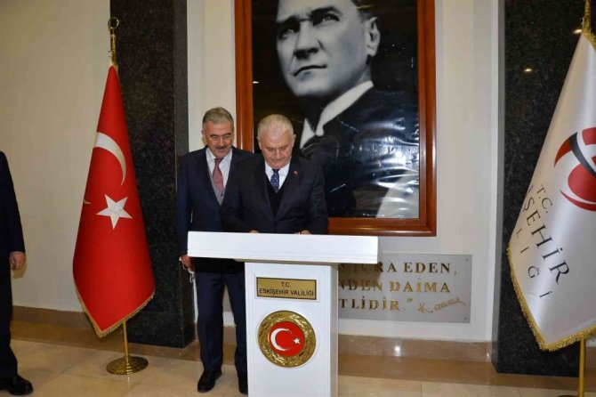 Binali Yıldırım Eskişehir Valisi Ayyıldız’ı ziyaret etti