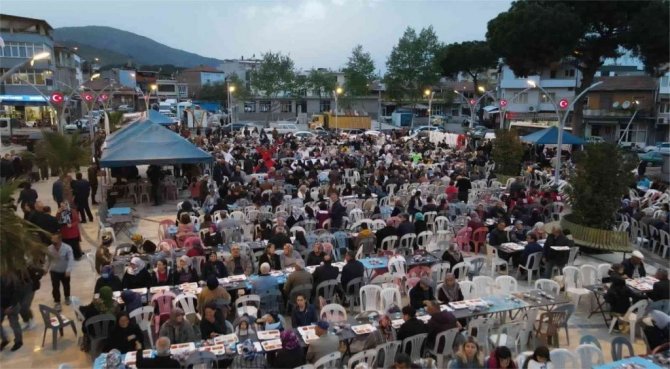 Binlerce Koçarlılı Gönül Sofrasında Buluştu