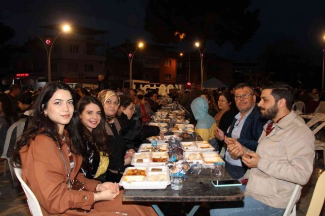 Binlerce Koçarlılı Gönül Sofrasında Buluştu