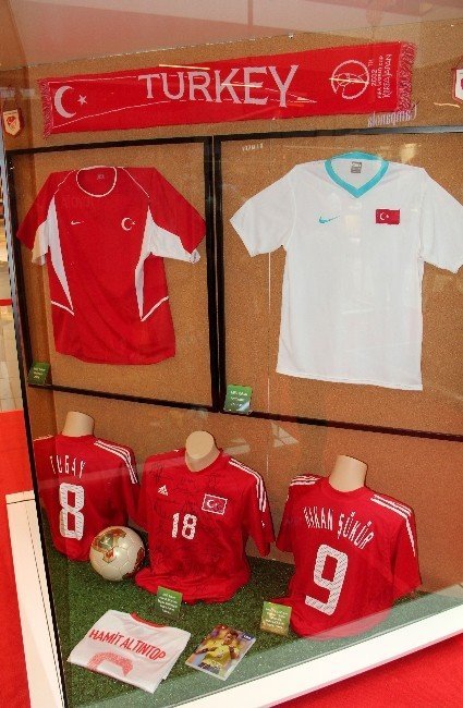 ’Bir Spor Spikerinin Biriktirdikleri’ Sergisi Açıldı