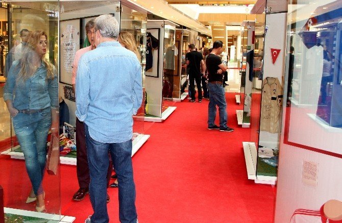 ’Bir Spor Spikerinin Biriktirdikleri’ Sergisi Açıldı