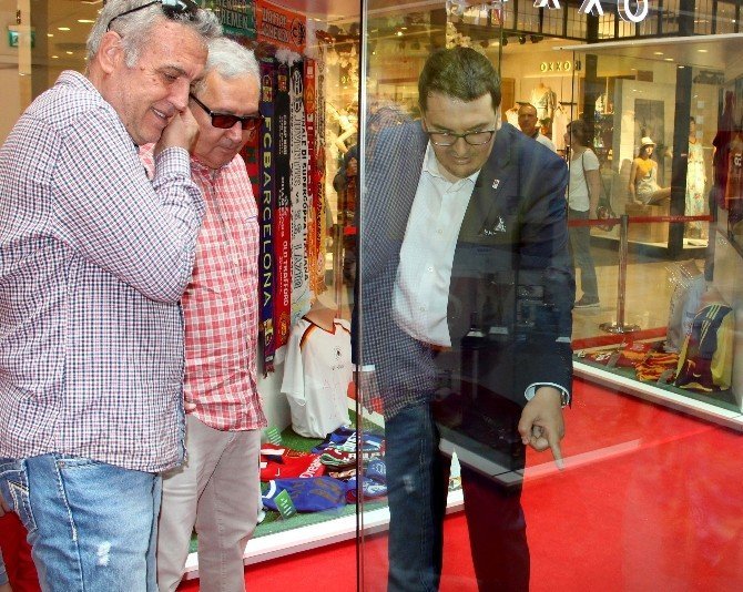 ’Bir Spor Spikerinin Biriktirdikleri’ Sergisi Açıldı