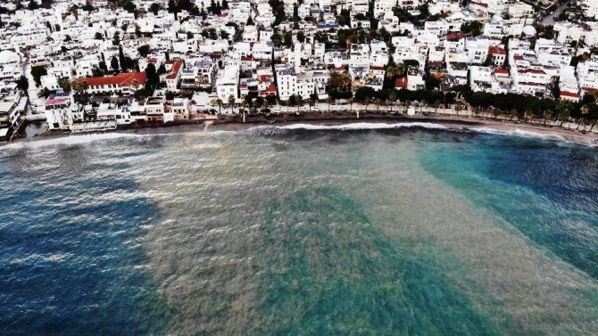 Bodrum’da fırtına ve dolu hayatı felç etti