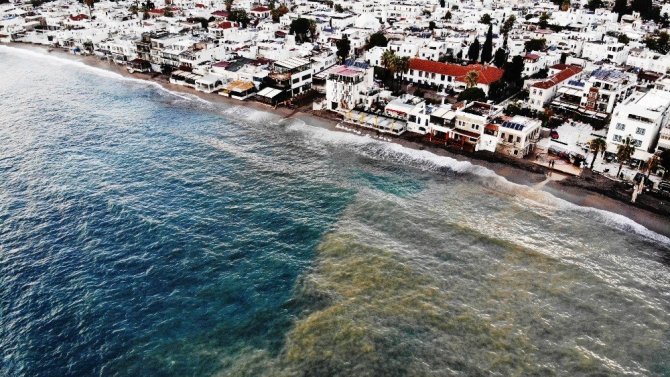 Bodrum’da fırtına ve dolu hayatı felç etti