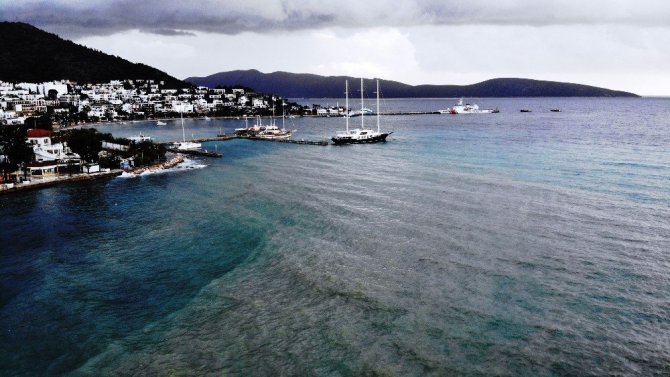 Bodrum’da fırtına ve dolu hayatı felç etti