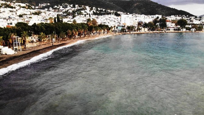 Bodrum’da fırtına ve dolu hayatı felç etti