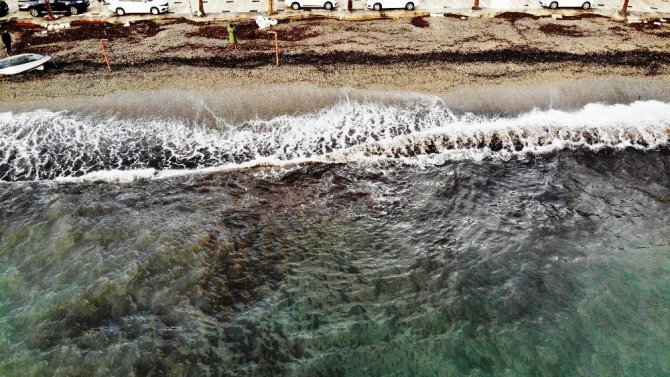 Bodrum’da fırtına ve dolu hayatı felç etti
