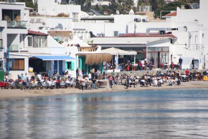 Bodrum’da sahillerde cumartesi yoğunluğu