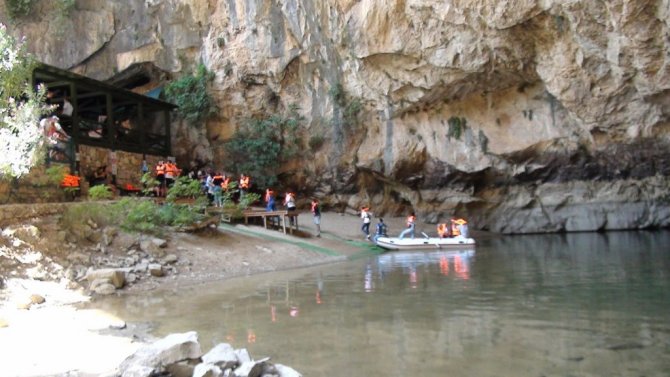 Botlarla girip milyonlarca yıl öncesine gidiyorlar