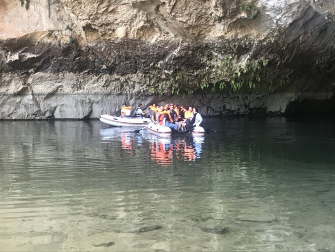 Botlarla girip milyonlarca yıl öncesine gidiyorlar