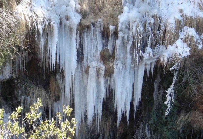 Buz tutan kanyonun görsel şöleni büyüledi