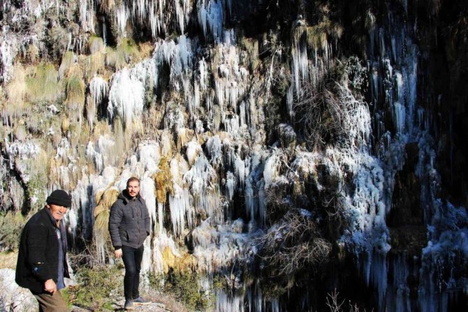 Buz tutan kanyonun görsel şöleni büyüledi