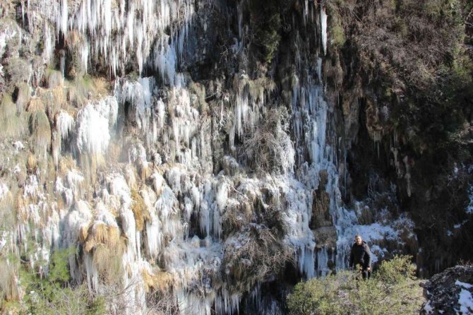 Buz tutan kanyonun görsel şöleni büyüledi