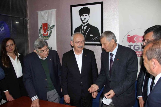 CHP Genel Başkanı Kılıçdaroğlu Manisa Gazeteciler Cemiyetini ziyaret etti