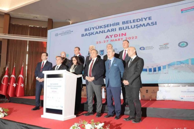 CHP’li 11 büyükşehir belediye başkanı Kuşadası’nda buluştu