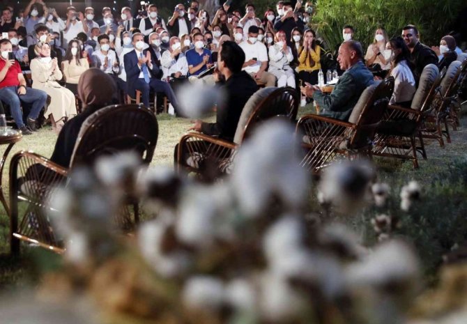 Cumhurbaşkanı Erdoğan, Adana’da gençlerle buluştu