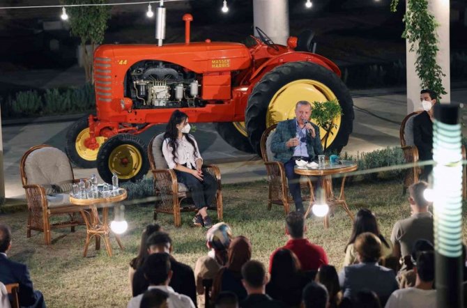 Cumhurbaşkanı Erdoğan, Adana’da gençlerle buluştu