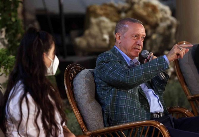 Cumhurbaşkanı Erdoğan, Adana’da gençlerle buluştu