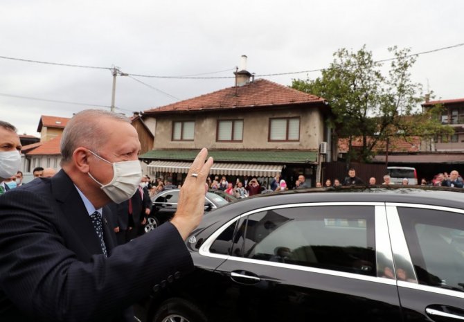 Cumhurbaşkanı Erdoğan, Aliya İzzetbegoviç’in kabrini ziyaret etti